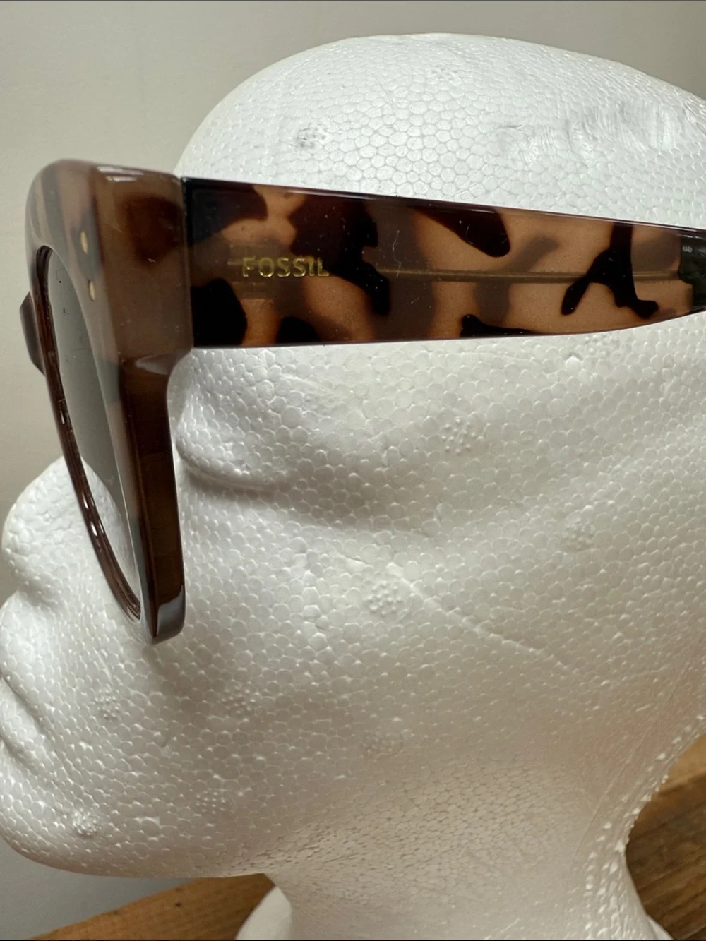 Fossil Tortoiseshell Cat-Eye Sunglasses with Brown Gradient Lenses